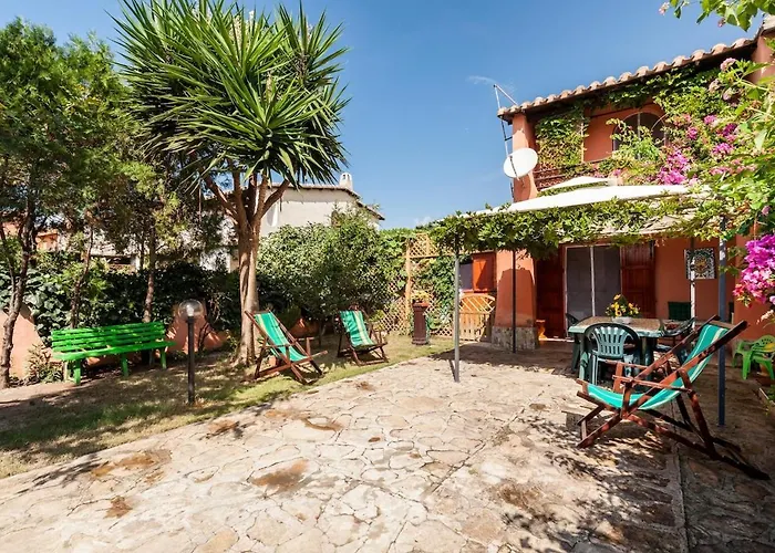 Feriehus The Peacock House Flumini di Quartu